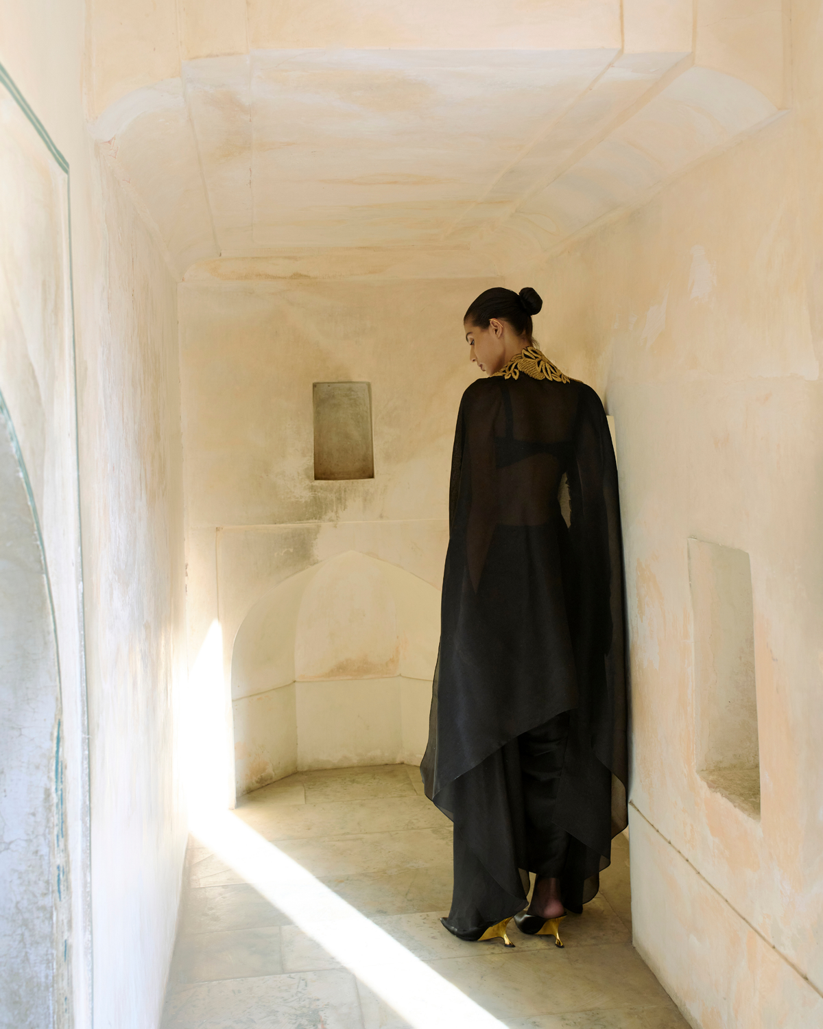 NOIRA cape set