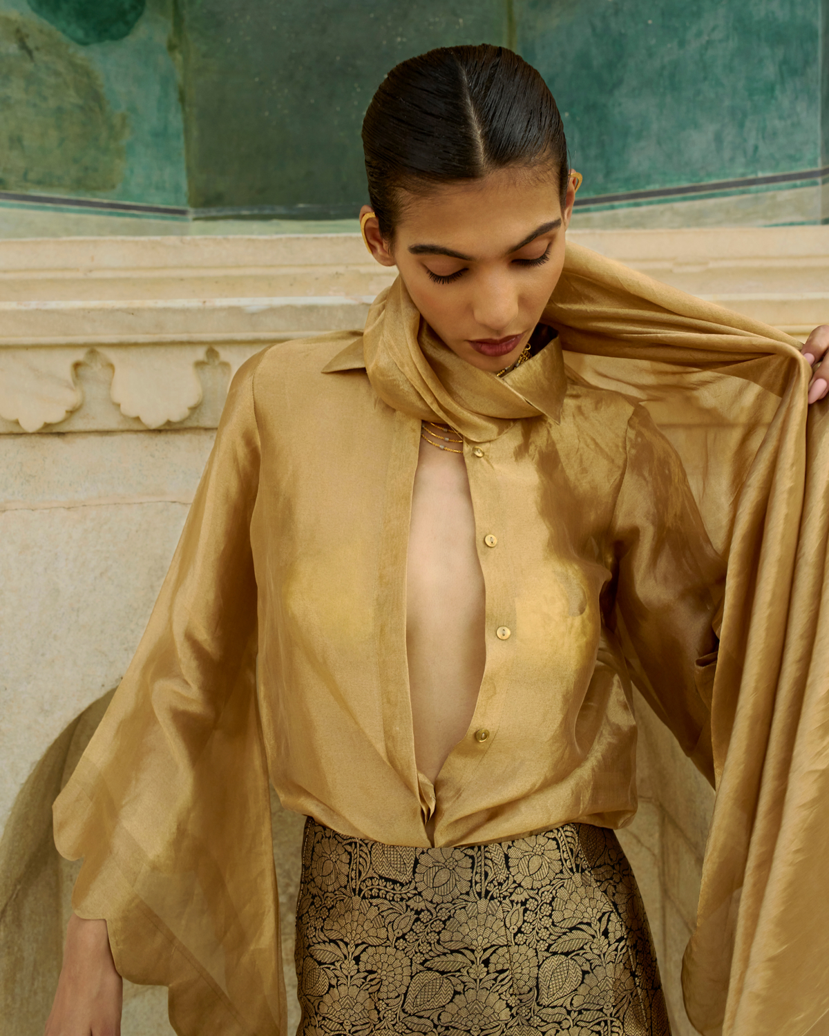 GOLDEN BLUR & BROCADE BULLET