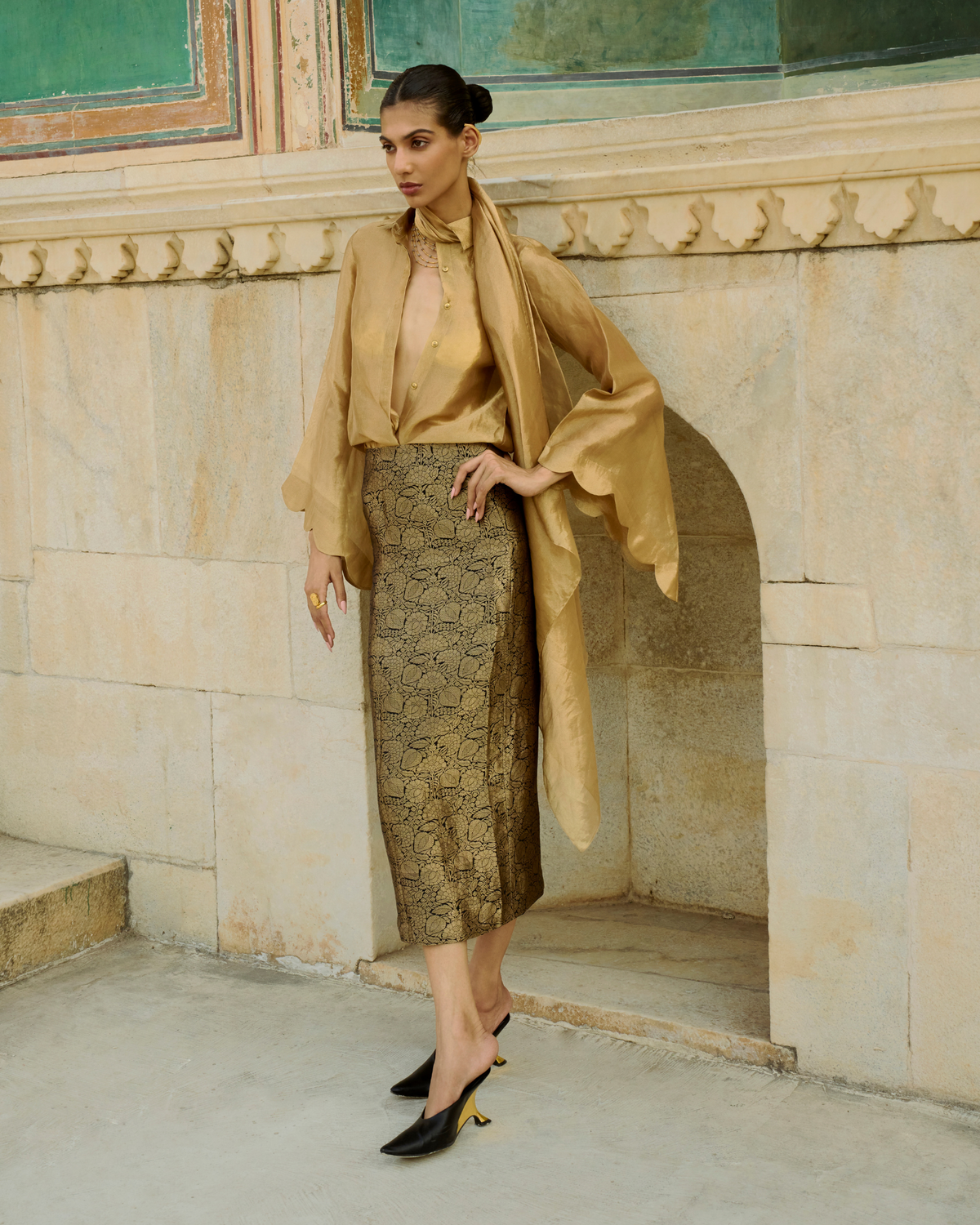 GOLDEN BLUR & BROCADE BULLET