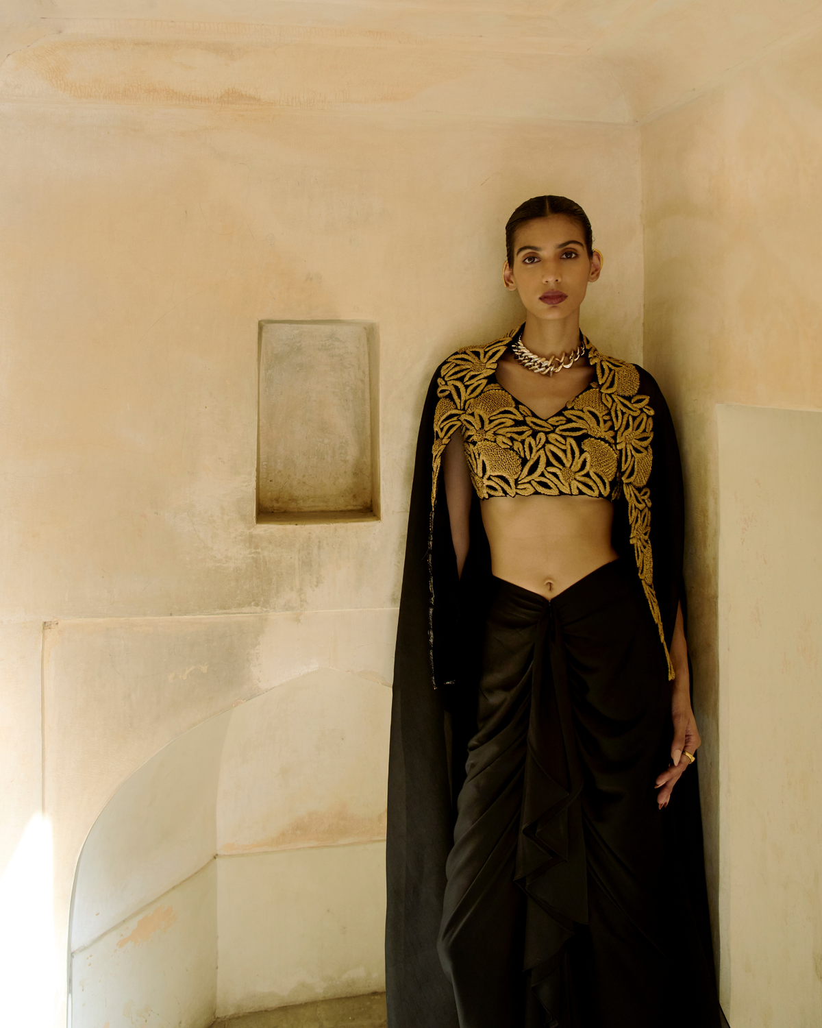 NOIRA cape set