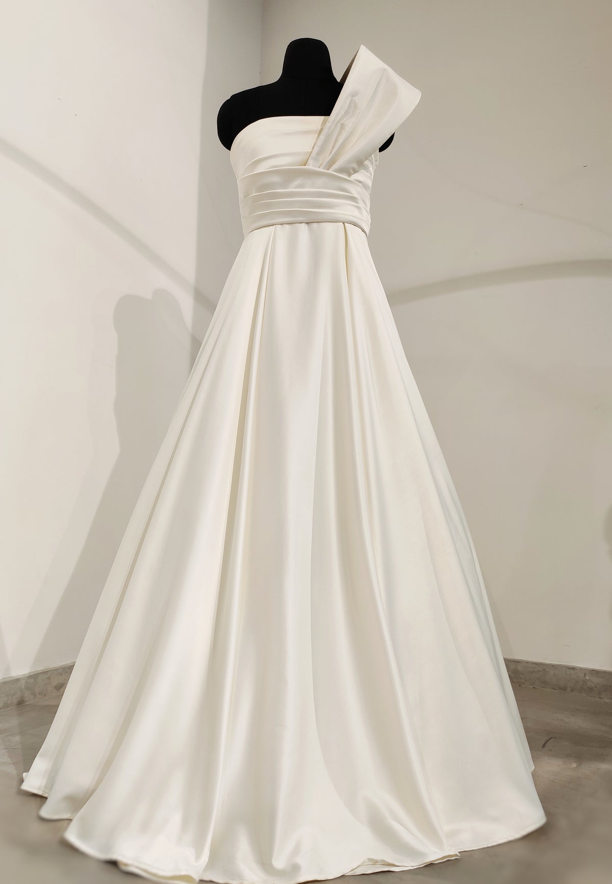 Ivory structured bridal gown